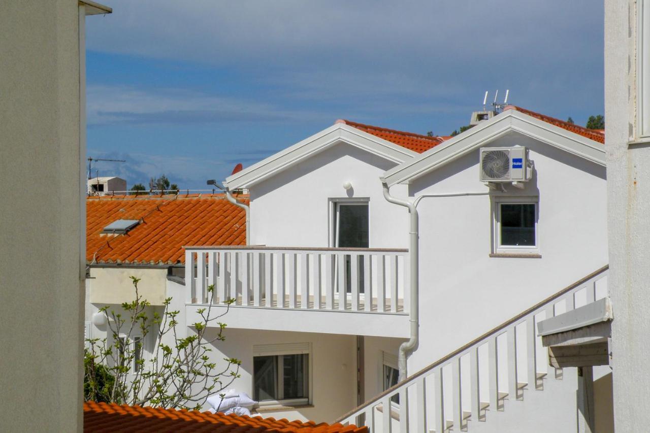 Lada Apartmani Novalja Exterior photo
