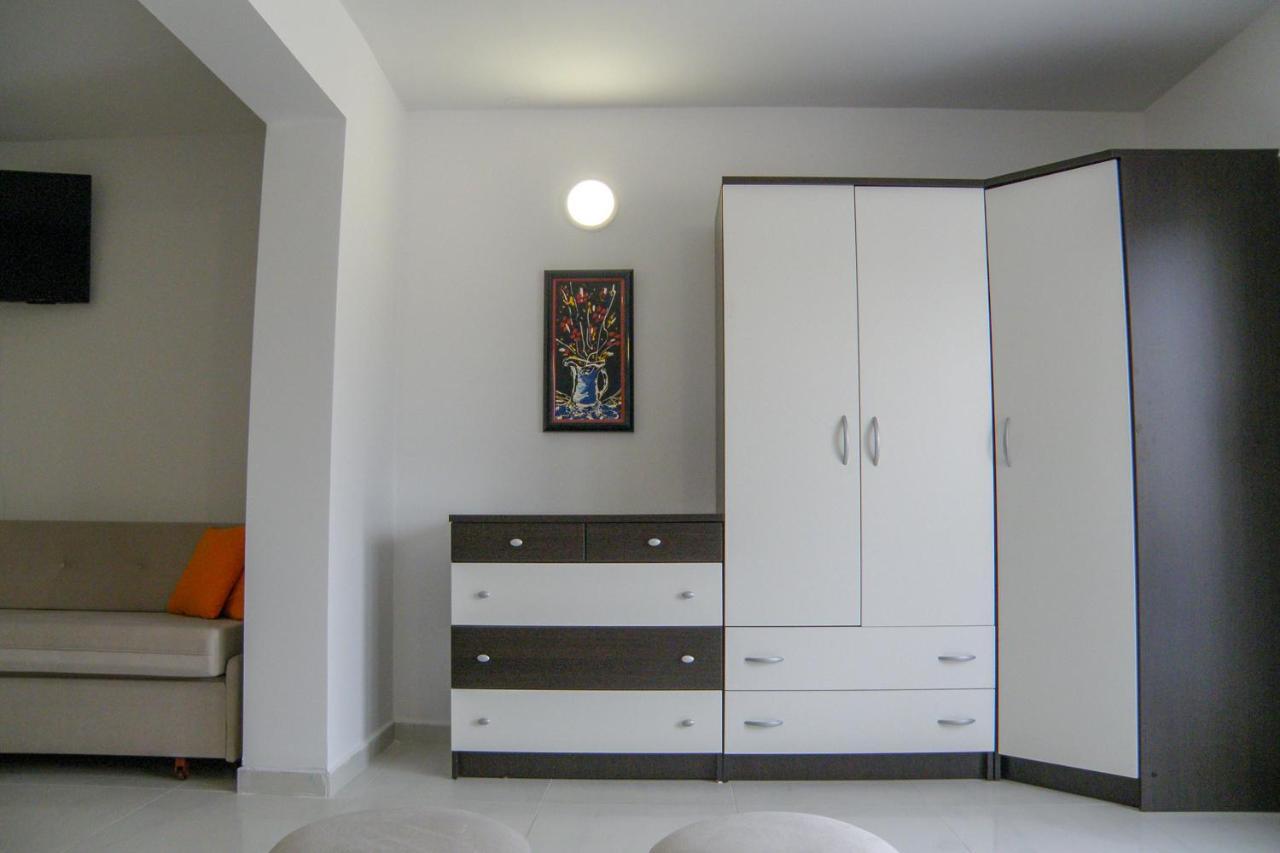 Lada Apartmani Novalja Exterior photo