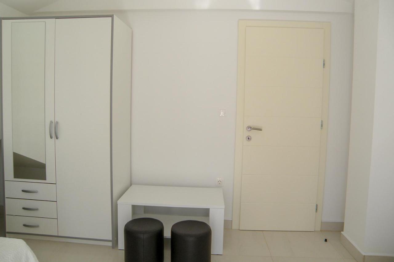 Lada Apartmani Novalja Exterior photo