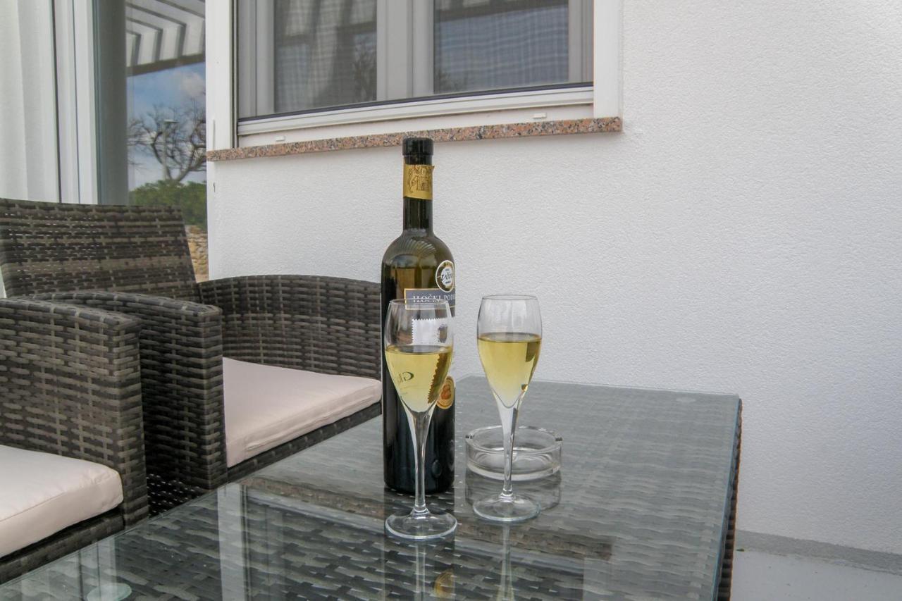 Lada Apartmani Novalja Exterior photo