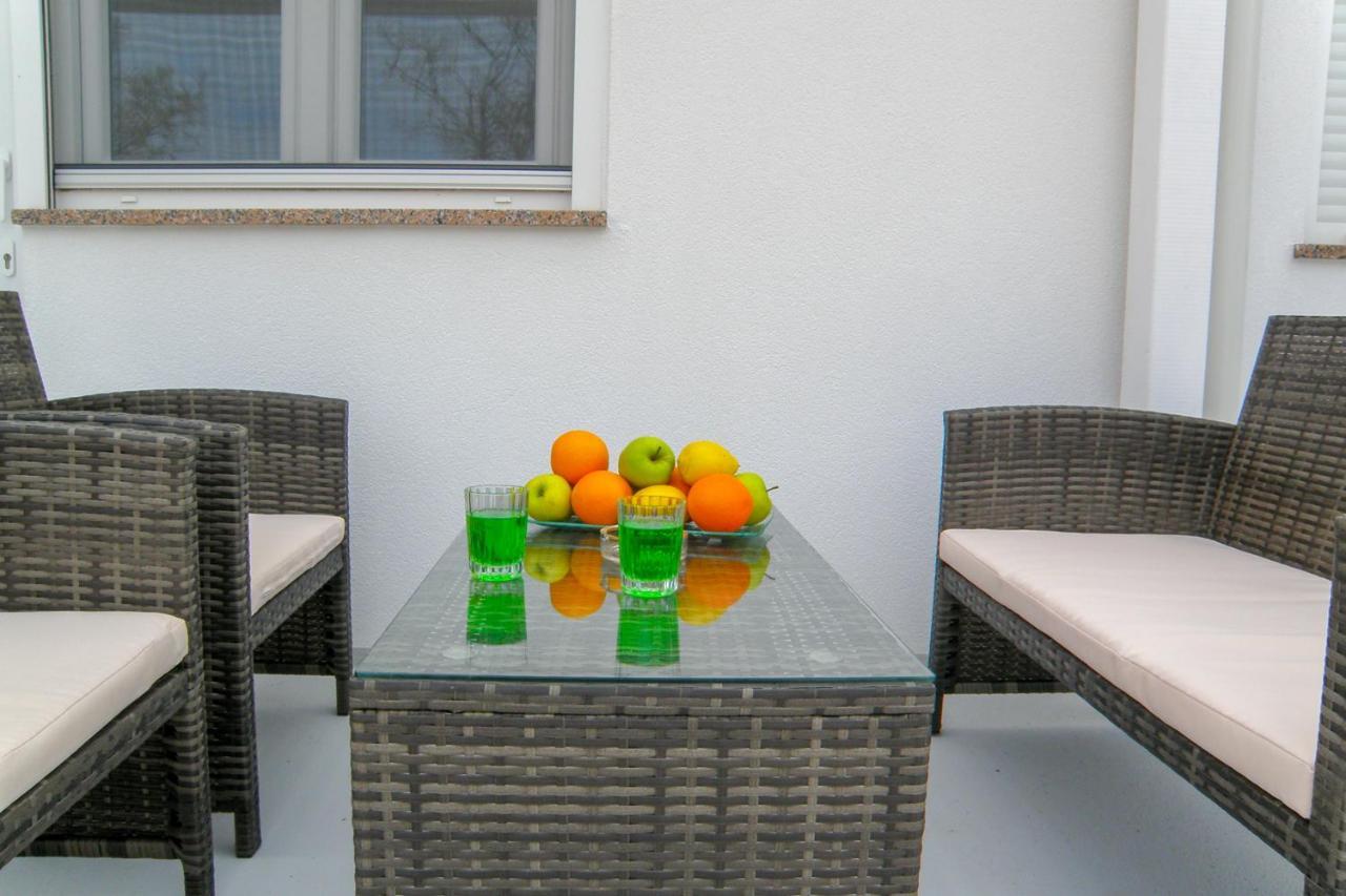 Lada Apartmani Novalja Exterior photo
