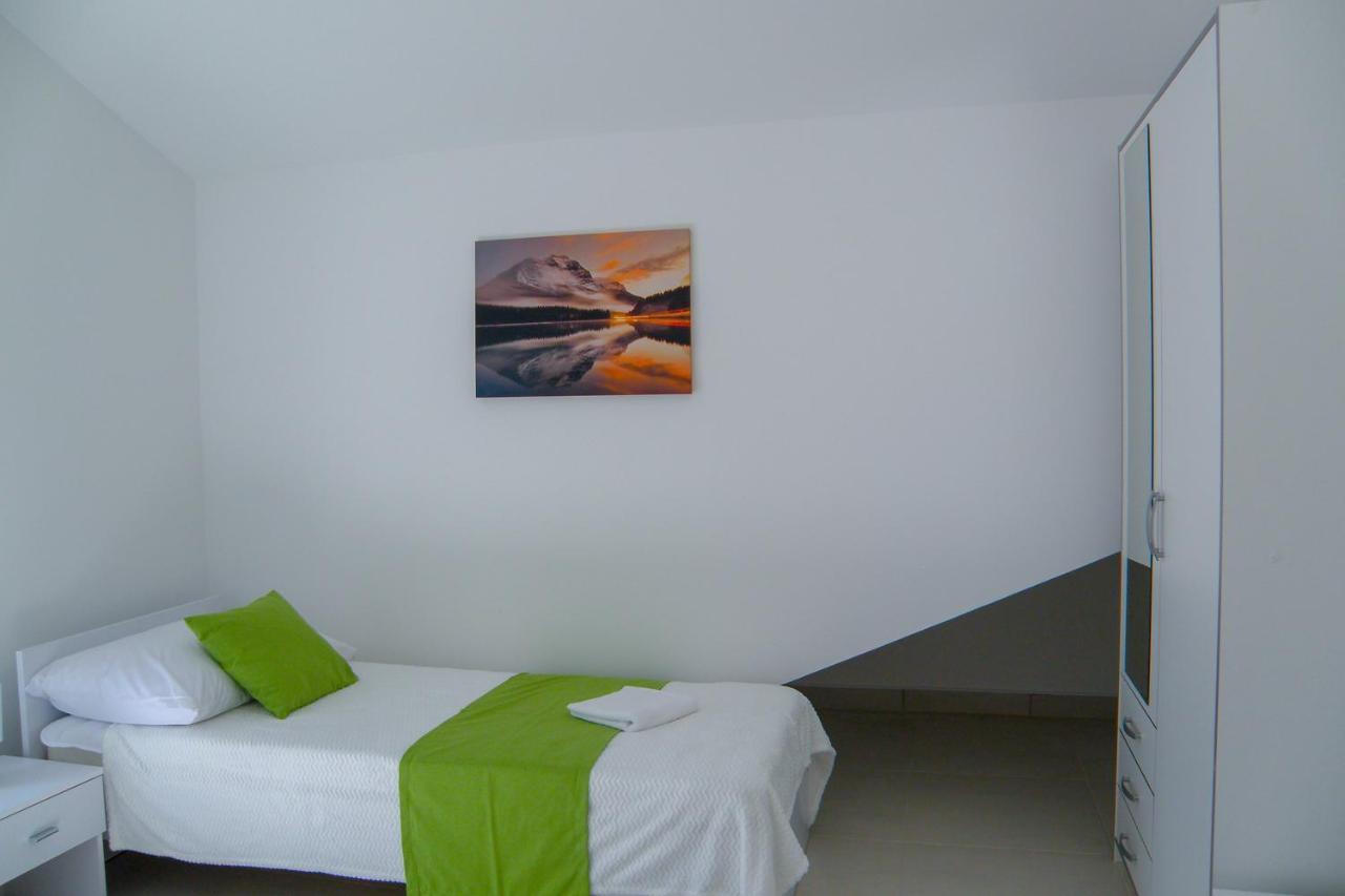 Lada Apartmani Novalja Exterior photo